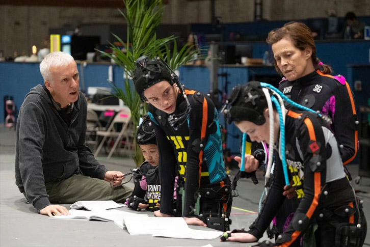 James Cameron trao đổi với đội ngũ sản xuất trong quá trình làm phim
