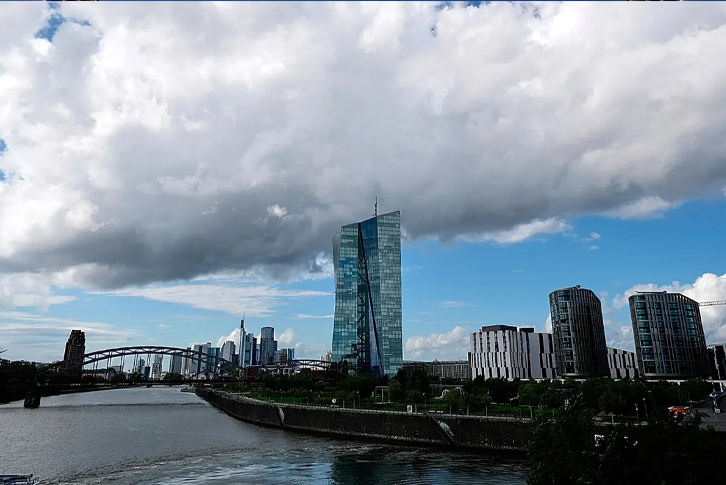 Kinh tế Eurozone 2026 suy giảm do xung đột Trung Đông đẩy lạm phát tăng cao Trụ sở Ngân hàng Trung ương châu Âu tại Frankfurt, Đức