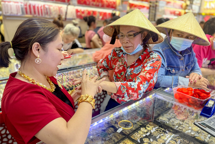 Người mua vàng đầu năm chịu thiệt hại lớn khi giá vàng giảm không phanh