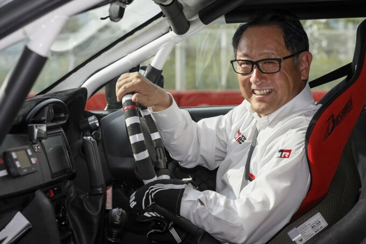 Chủ tịch Toyota thừa nhận cảm thấy “rất cô đơn” khi bảo vệ động cơ đốt trong Chủ tịch Toyota thừa nhận cảm thấy “rất cô đơn” khi bảo vệ động cơ đốt trong